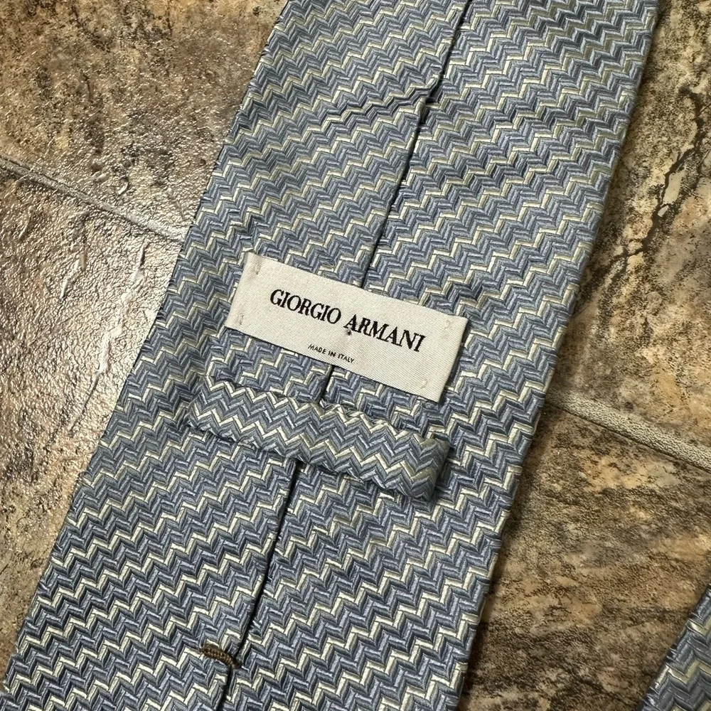 Giorgio Armani Light Blue Zigzag Men's Tie- 100% Silk Seide
